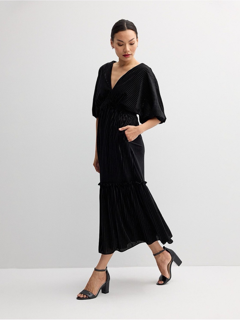 LIKE NEW- Women's Taylor Smocked Waist Tiered Midi Dress